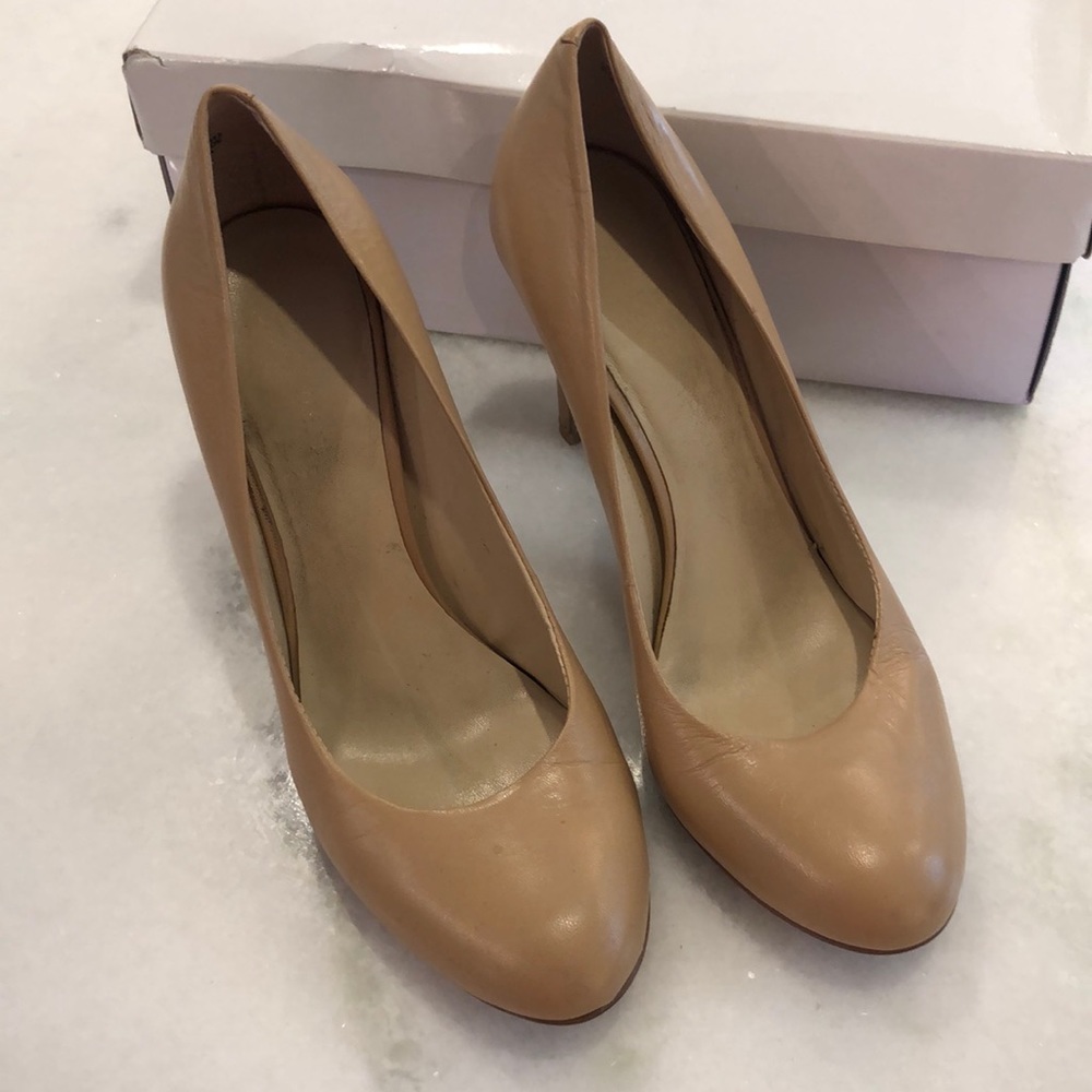Ladies Nine West size 7.5 nude heel